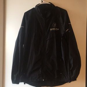 Windbreaker with zipper pockets